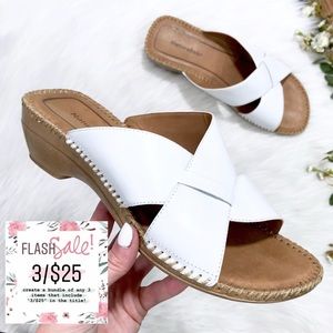 3/$25 Naturalizer White Leather Cross Band Sandals